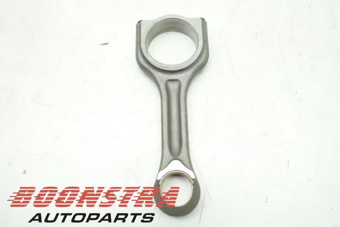Connecting rod from a Ford Transit Courier 1.5 EcoBlue 2019