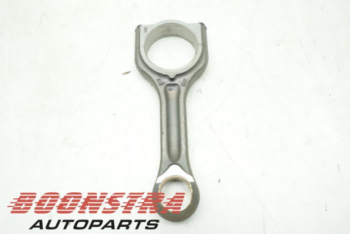 Connecting rod from a Ford Transit Courier 1.5 EcoBlue 2019