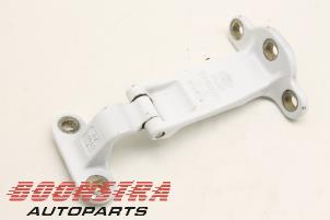 Used Rear door hinge, right Ford Transit Connect (PJ2) 1.6 TDCi 16V 95 Price € 39,00 Margin scheme offered by Boonstra Autoparts