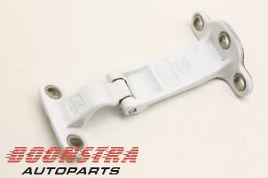 Used Rear door hinge, right Ford Transit Connect (PJ2) 1.6 TDCi 16V 95 Price € 39,00 Margin scheme offered by Boonstra Autoparts