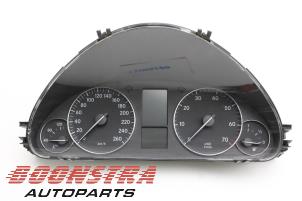 Używane Licznik kilometrów KM Mercedes C Combi (S203) 3.0 C-280 V6 24V Cena € 49,95 Procedura marży oferowane przez Boonstra Autoparts