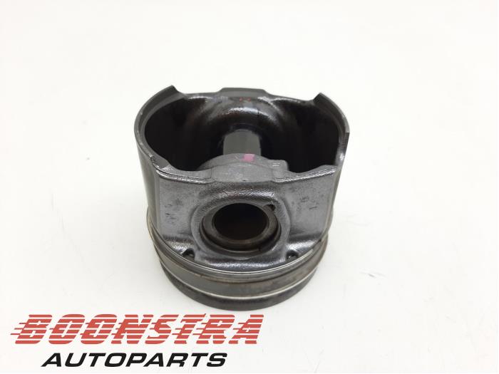 Usados Pistón Opel Vivaro 2.0 CDTI 122 Precio € 119,79 IVA incluido ofrecido por Boonstra Autoparts