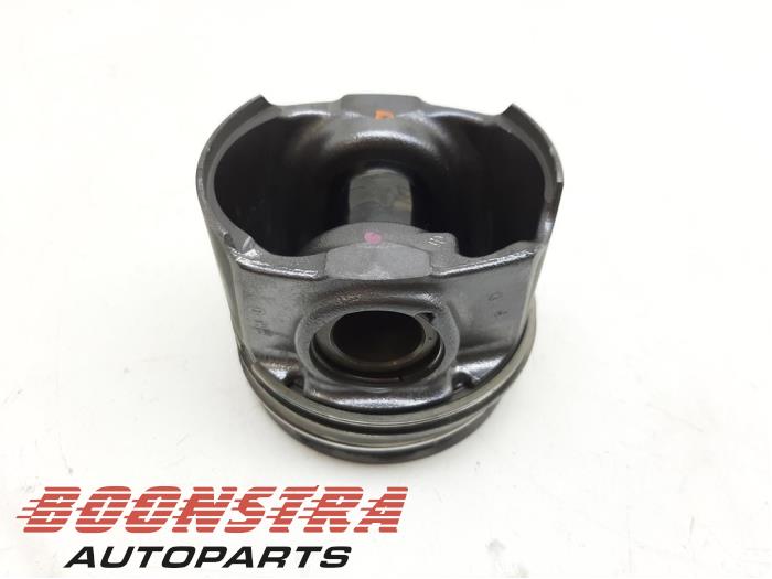 Usados Pistón Opel Vivaro 2.0 CDTI 122 Precio € 119,79 IVA incluido ofrecido por Boonstra Autoparts