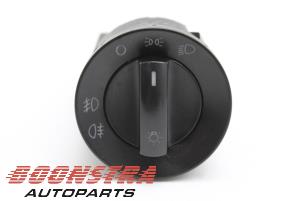 Usados Interruptor de luz Volkswagen Transporter T5 2.5 TDi Precio € 30,19 IVA incluido ofrecido por Boonstra Autoparts