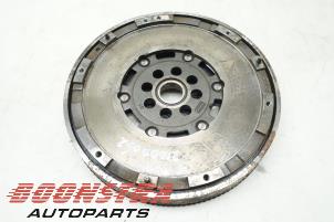 Used Dual mass flywheel Opel Vivaro 2.0 CDTI 122 Price € 119,79 Inclusive VAT offered by Boonstra Autoparts