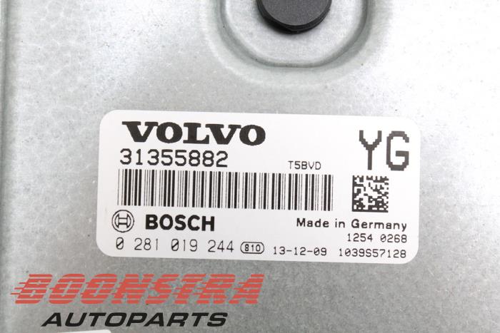 Ordenador de gestión de motor de un Volvo V60 I (FW/GW) 2.4 D6 20V Plug-in Hybrid AWD 2014