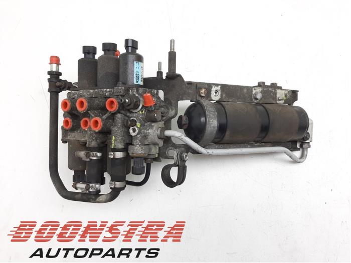Gebrauchte Ventilblock hydraulisch Maserati GranSport 4.2 V8 32V Preis € 549,00 Margenregelung angeboten von Boonstra Autoparts