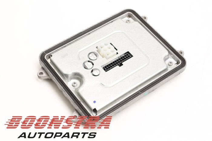 Usados Módulo de faros LED Tesla Model X P100D Precio € 74,95 Norma de margen ofrecido por Boonstra Autoparts