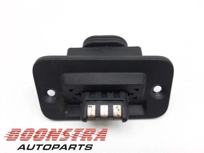 Usagé Commodo Volkswagen Caddy III (2KA,2KH,2CA,2CH) 1.6 TDI 16V Prix € 30,19 Prix TTC proposé par Boonstra Autoparts