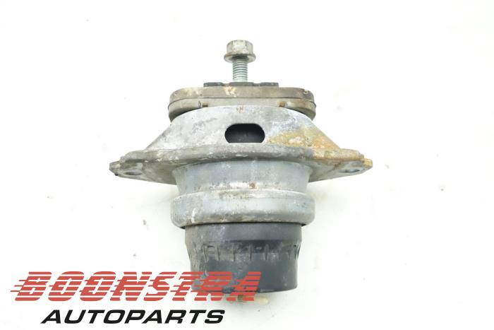 Usagé Support moteur Landrover Discovery IV (LAS) 3.0 SD V6 24V Prix € 24,95 Règlement à la marge proposé par Boonstra Autoparts