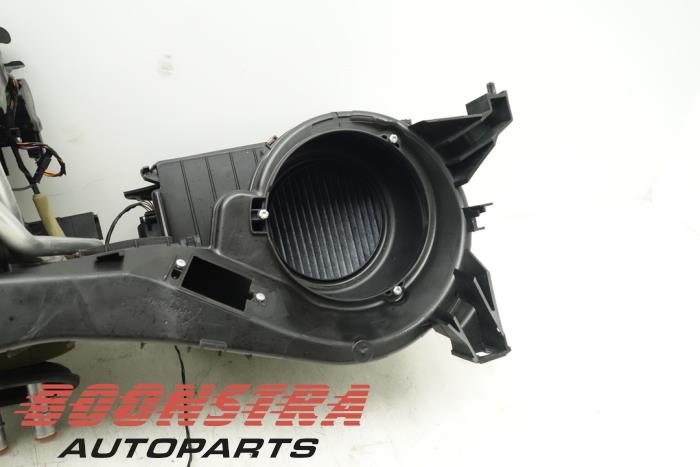 Heater housing from a Land Rover Discovery IV (LAS) 3.0 SD V6 24V 2010