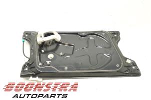 Used Window mechanism 4-door, front right Landrover Discovery IV (LAS) 3.0 SD V6 24V Price € 59,00 Margin scheme offered by Boonstra Autoparts