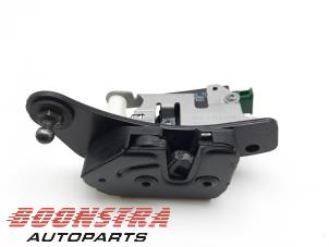 Used Tailgate lock mechanism Landrover Discovery IV (LAS) 3.0 SD V6 24V Price € 29,95 Margin scheme offered by Boonstra Autoparts