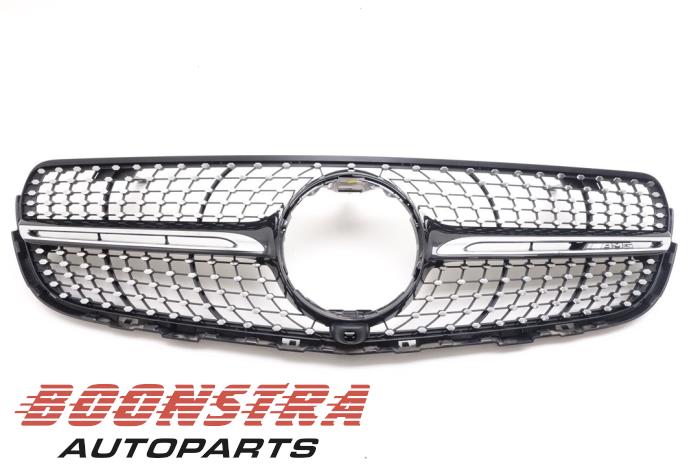 Używane Grill Mercedes GLC (X253) Cena € 99,00 Procedura marży oferowane przez Boonstra Autoparts