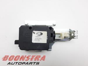Used Tank flap lock motor Landrover Discovery IV (LAS) 3.0 SD V6 24V Price € 24,95 Margin scheme offered by Boonstra Autoparts
