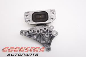 Engine mount from a Jeep Compass II (MP) 2.0 Multijet II 140 16V 4x4 2019
