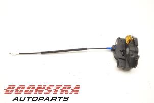 Używane Mechanizm blokady drzwi prawych przednich wersja 4-drzwiowa Opel Astra J Sports Tourer (PD8/PE8/PF8) 1.7 CDTi 16V Cena € 24,95 Procedura marży oferowane przez Boonstra Autoparts