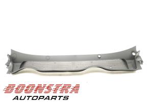 Used Cowl top grille Ford Fiesta 7 1.1 Ti-VCT 12V 85 Price € 24,95 Margin scheme offered by Boonstra Autoparts