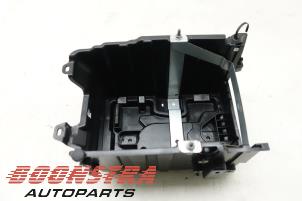 Usados Caja de batería Ford Fiesta 7 1.0 EcoBoost 12V 100 Precio € 29,95 Norma de margen ofrecido por Boonstra Autoparts
