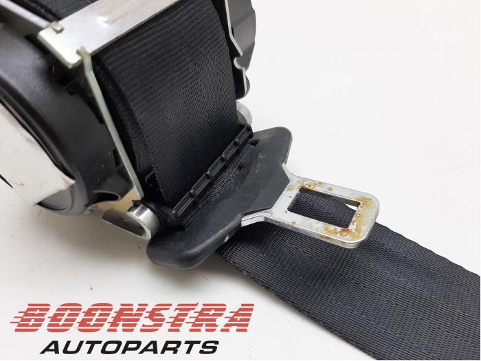 Rear seatbelt, right from a Peugeot 508 SW (8E/8U) 1.6 HDiF 16V 2013