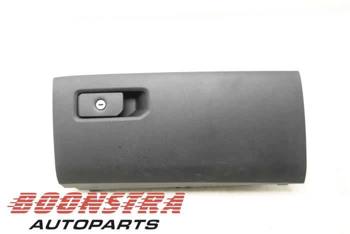 Begagnade Handskfack Dodge 1500 Crew Cab (DS) 5.7 Hemi V8 4x4 Pris € 272,19 Inklusive moms erbjuds av Boonstra Autoparts
