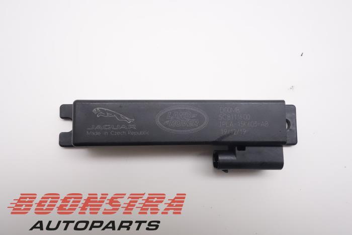 Keyless entry antenna from a Land Rover Discovery Sport (LC) 2.0 T 16V AWD 2020