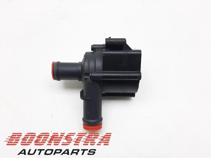 Usagé Pompe à eau Audi SQ5 (8RB) 3.0 TDI V6 24V Prix € 24,95 Règlement à la marge proposé par Boonstra Autoparts