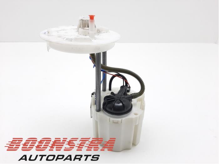 Electric fuel pump from a Opel Astra K 1.0 SIDI Turbo 12V 2017