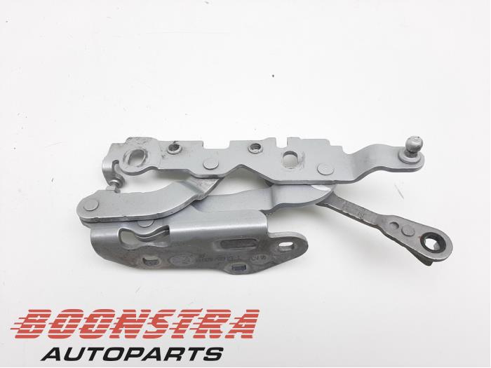 Hood hinges
