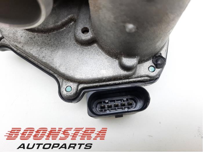 Drosselklappengehäuse van een Audi A4 (B9) 2.0 TDI Ultra 16V 2018