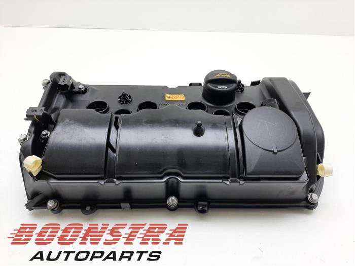 Ventildeckel van een BMW 2 serie Gran Coupe (F44) 218i 1.5 TwinPower Turbo 12V 2021