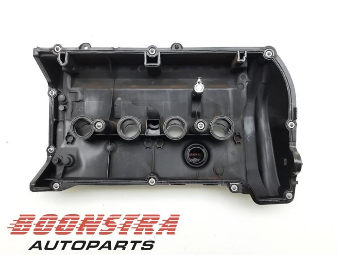 Ventildeckel van een BMW 2 serie Gran Coupe (F44) 218i 1.5 TwinPower Turbo 12V 2021