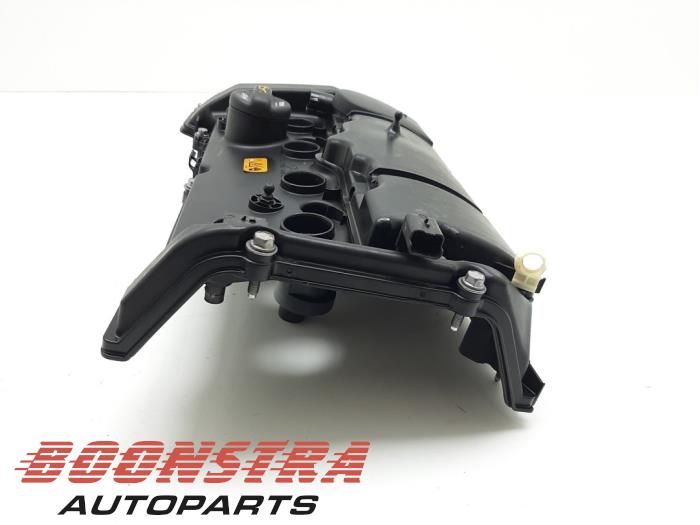 Ventildeckel van een BMW 2 serie Gran Coupe (F44) 218i 1.5 TwinPower Turbo 12V 2021