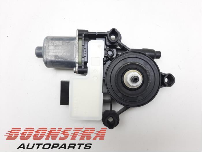 Usados Motor de ventanilla de puerta Seat Ibiza V (KJB) 1.0 TSI 12V Precio € 24,95 Norma de margen ofrecido por Boonstra Autoparts