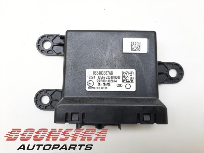 Usados Módulo PDC Dodge 1500 Crew Cab (DS) 5.7 Hemi V8 4x4 Precio € 59,29 IVA incluido ofrecido por Boonstra Autoparts
