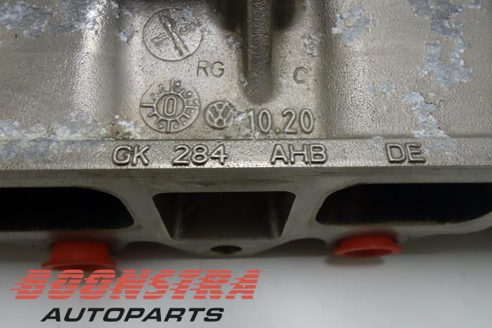 Intake manifold from a Volkswagen Touran (1T3) 1.4 16V TSI 140 2011