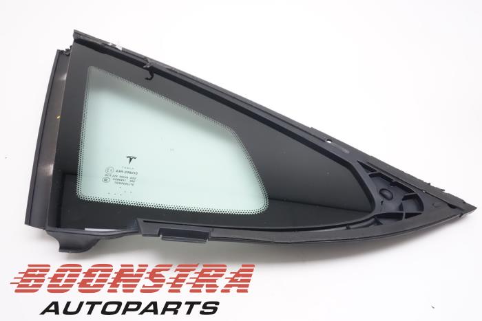 Usados Ventanilla triangular izquierda detrás Tesla Model S 85 Precio € 119,00 Norma de margen ofrecido por Boonstra Autoparts