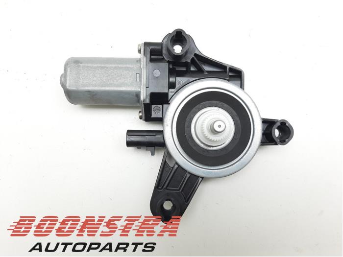 Usados Motor de ventanilla de puerta Dodge 1500 Crew Cab (DS) 5.7 Hemi V8 4x4 Precio € 30,19 IVA incluido ofrecido por Boonstra Autoparts