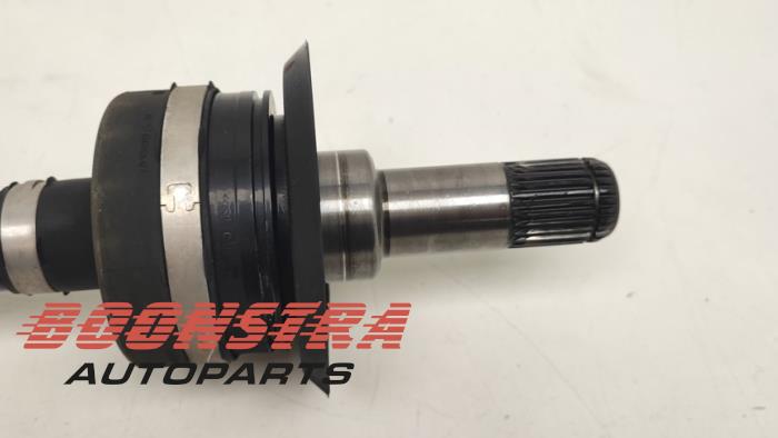 Drive shaft, rear right from a BMW 5 serie (G30) 523i 2.0 TwinPower Turbo 16V 2018