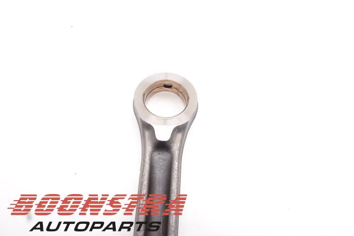 Connecting rod from a Citroën C3 (SX/SW) 1.2 12V e-THP PureTech 110 2020
