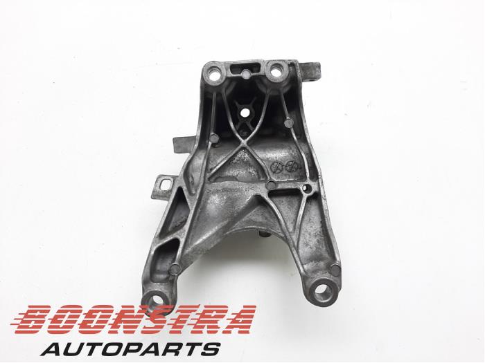 Usagé Support moteur Audi A4 (B9) 2.0 TDI Ultra 16V Prix € 24,95 Règlement à la marge proposé par Boonstra Autoparts