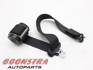 Used Rear seatbelt, left Landrover Discovery IV (LAS) 3.0 SD V6 24V Price € 99,95 Margin scheme offered by Boonstra Autoparts