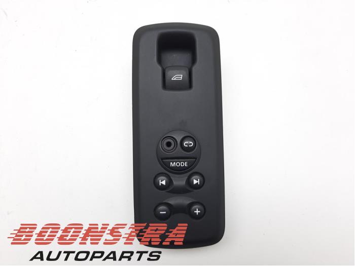 Usados Interruptor de ventanilla eléctrica Landrover Discovery IV (LAS) 3.0 SD V6 24V Precio € 29,95 Norma de margen ofrecido por Boonstra Autoparts