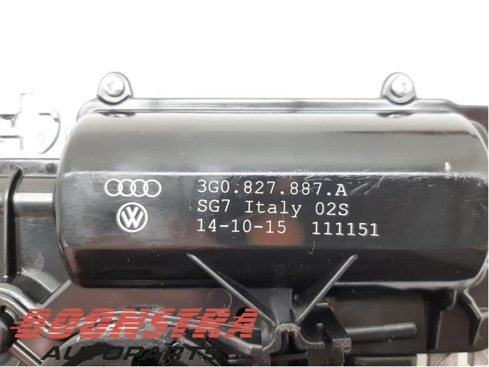 Motor for power tailgate closer from a Volkswagen Passat Variant (3G5) 1.4 GTE 16V 2015