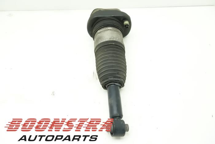 Rear shock absorber rod, right from a BMW 5 serie Touring (G31) 530i 2.0 TwinPower Turbo 16V 2017
