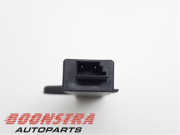 Antenna from a BMW 6 serie Gran Coupe (F06) 640d 24V 2013