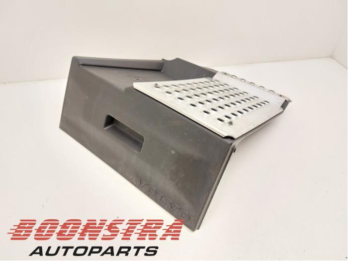 Begagnade Batterilock Volvo FM Pris € 78,59 Inklusive moms erbjuds av Boonstra Autoparts