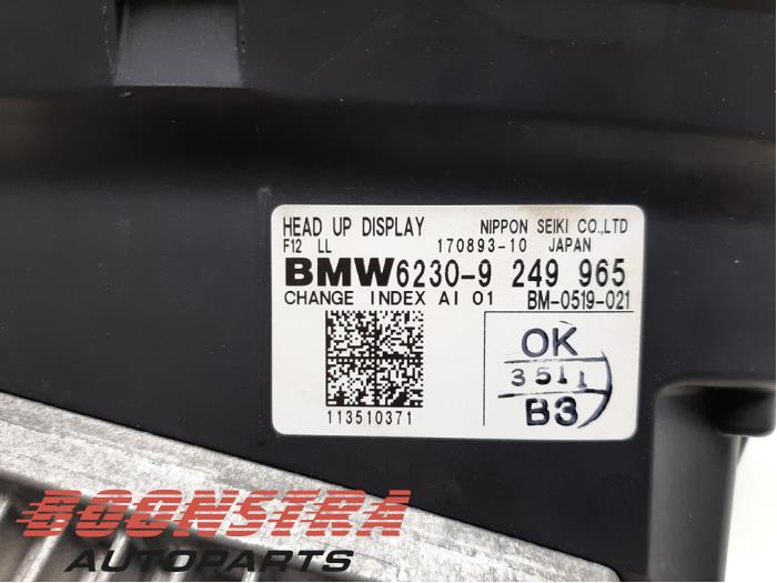 Afficheur tête haute d'un BMW 6 serie Gran Coupe (F06) 640d 24V 2013
