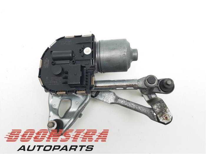 Mecanismo y motor de limpiaparabrisas de un Peugeot 3008 I (0U/HU) 1.6 VTI 16V 2011
