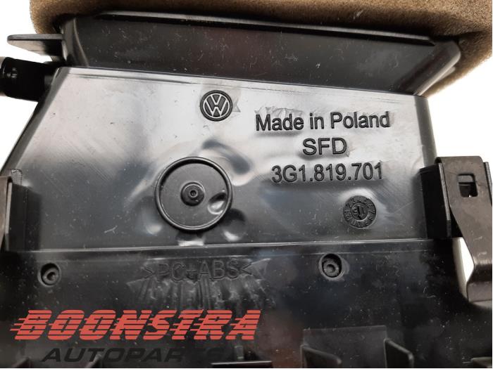 Grille aération tableau de bord d'un Volkswagen Passat Variant (3G5) 1.4 GTE 16V 2015